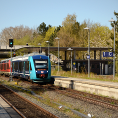Einfahrt der B&auml;derbahn in Scharbeutz